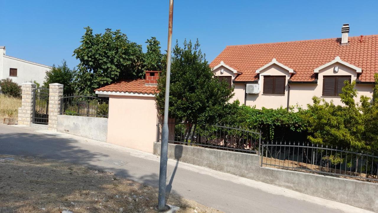 Apartmani A.Teskera Трогір Екстер'єр фото