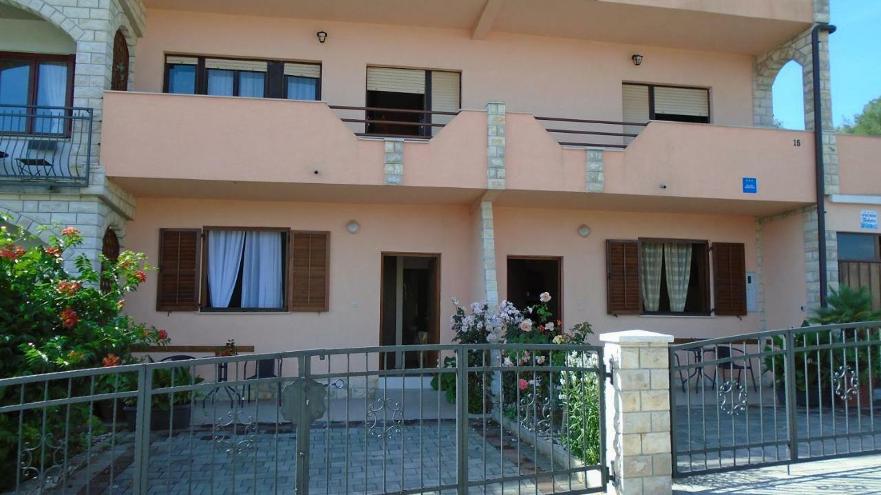 Apartmani A.Teskera Трогір Екстер'єр фото